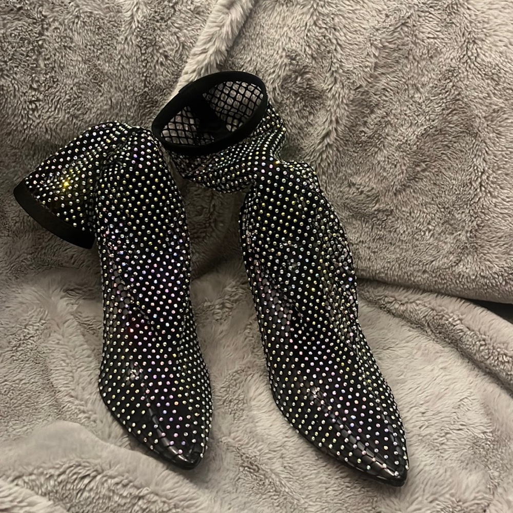 These heels are so cute but I don’t like wearing them They’ve been worn one time